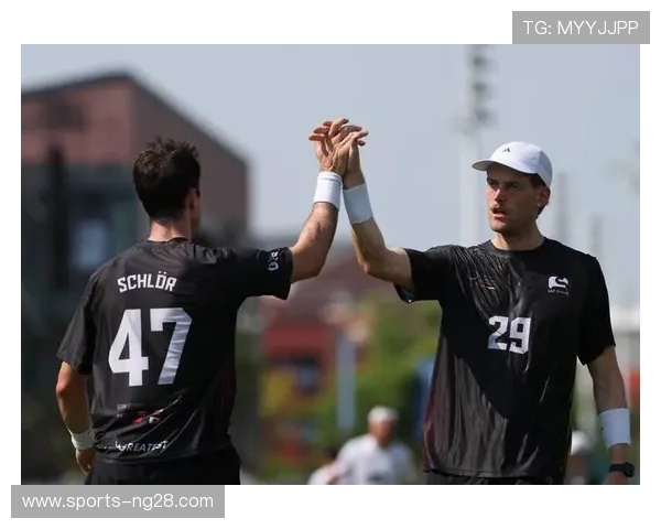 成都飞盘队与广州飞盘队赛后复盘分析个人能力对比与表现总结